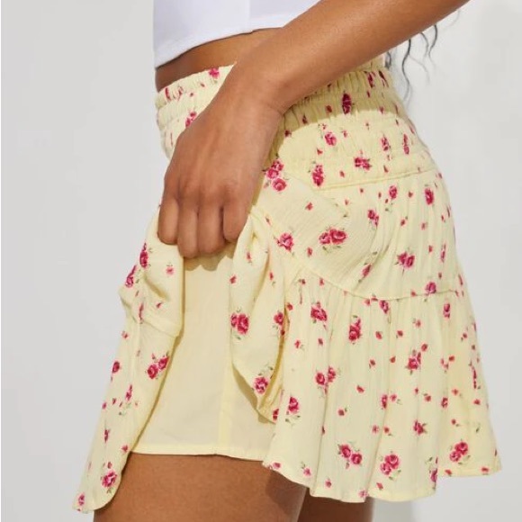 Garage Smocked Mini Floral Skirt Skort Yellow Pink Flowers - Picture 8 of 8